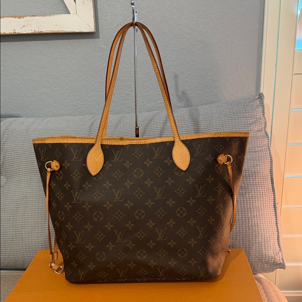 Authentic Louis Vuitton never full monogram MM
